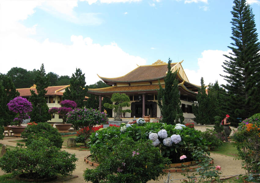 Truc-Lam-Monastery-4
