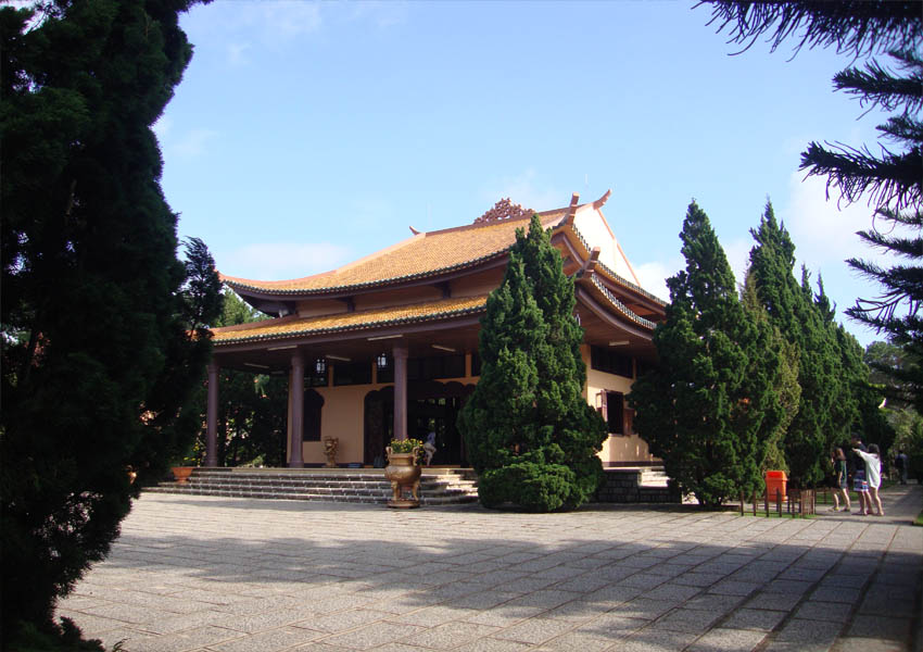 Truc-Lam-Monastery-6