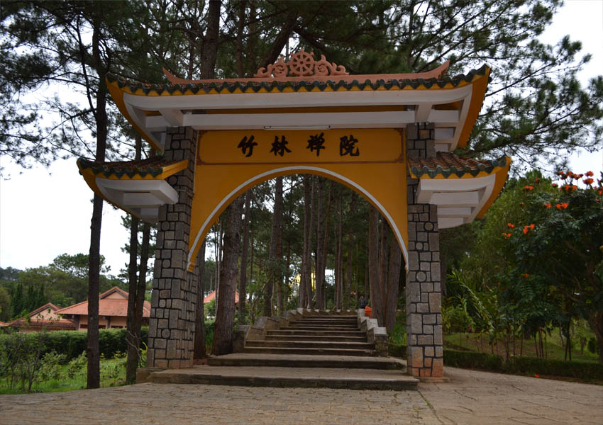 Truc-Lam-Monastery-7